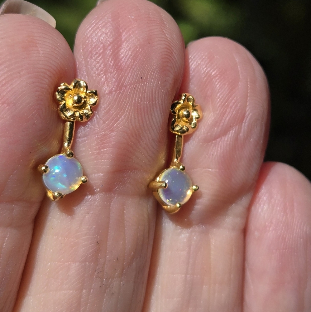 Opal 1k Natural Floral Gold Earrings - Picture 5 of 9